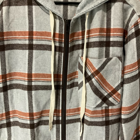 Staccato Womens Fall Plaid Hooded Shacket Size Large Gray Orange Black NWOT - Picture 3 of 13